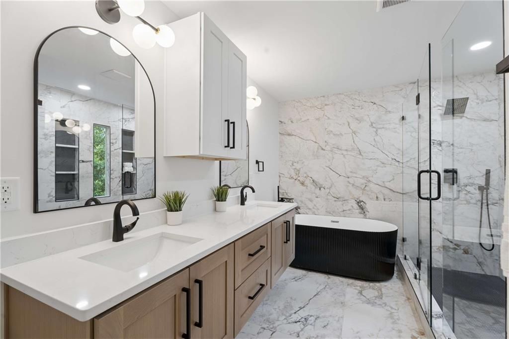 Image 21 of property listing at 1818 Briarlake Circle, Decatur, GA 30033