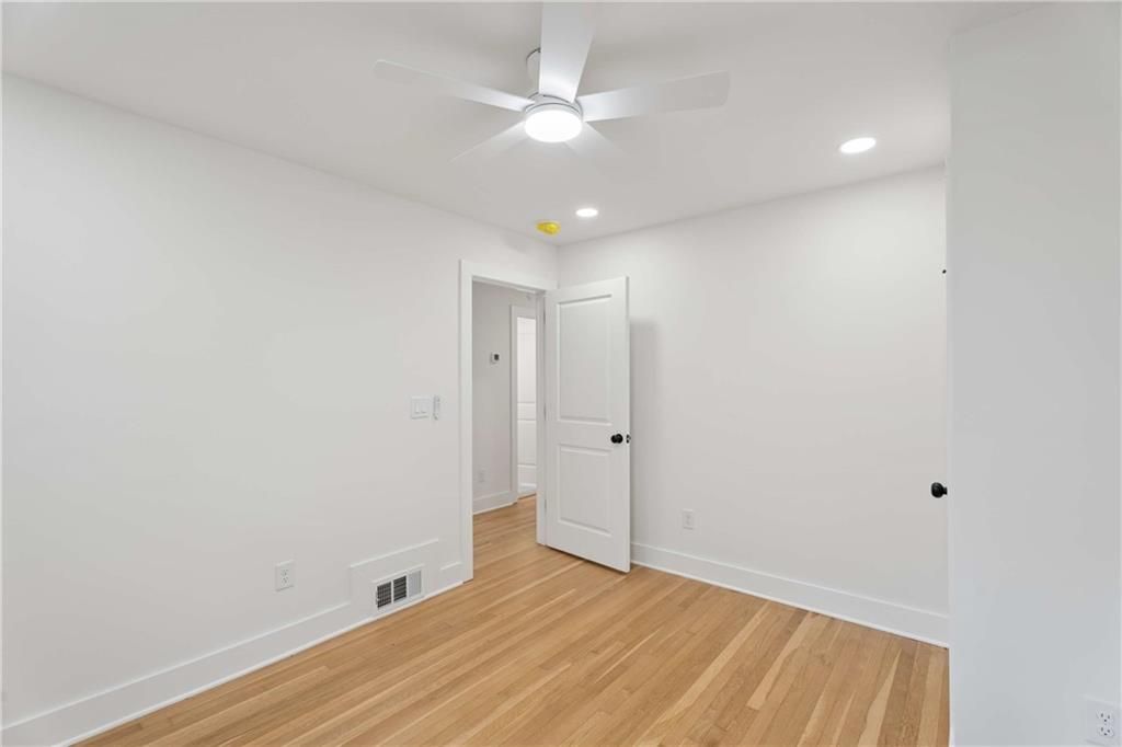 Image 26 of property listing at 1818 Briarlake Circle, Decatur, GA 30033