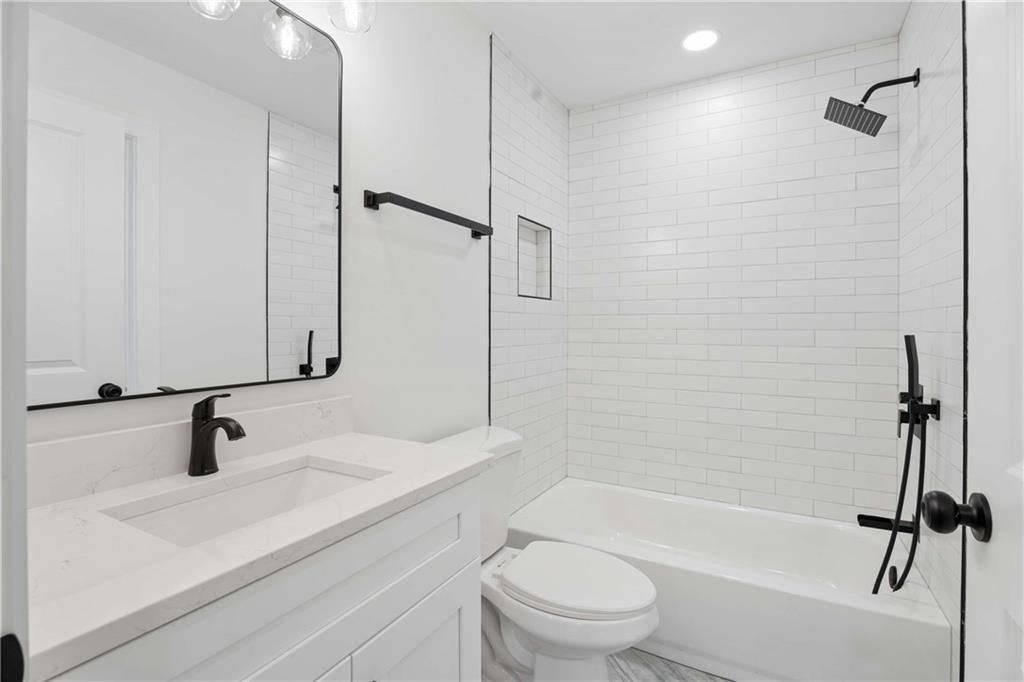 Image 30 of property listing at 1818 Briarlake Circle, Decatur, GA 30033