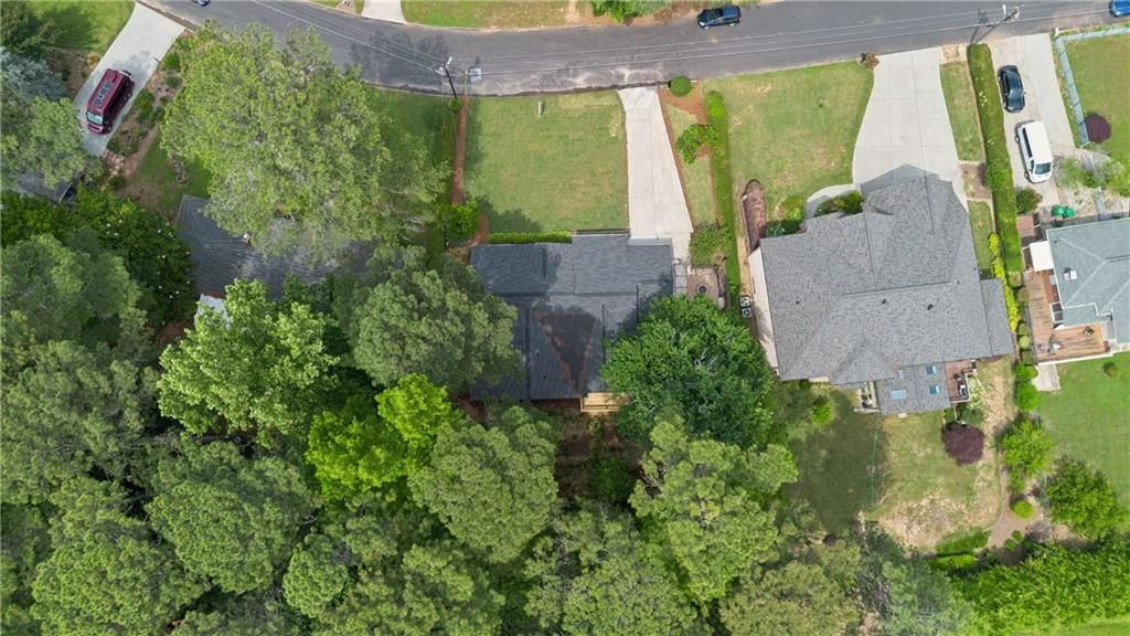 Image 35 of property listing at 1818 Briarlake Circle, Decatur, GA 30033