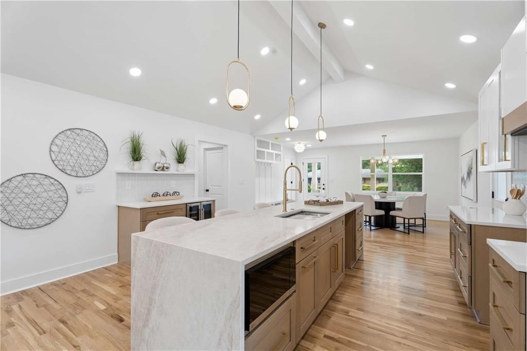 Image 7 of property listing at 1818 Briarlake Circle, Decatur, GA 30033