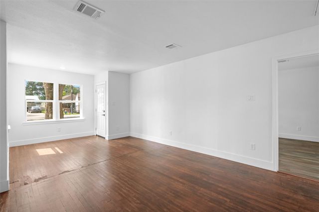 909 Knight Street, Houston, TX 77022