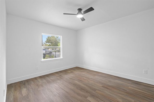 909 Knight Street, Houston, TX 77022