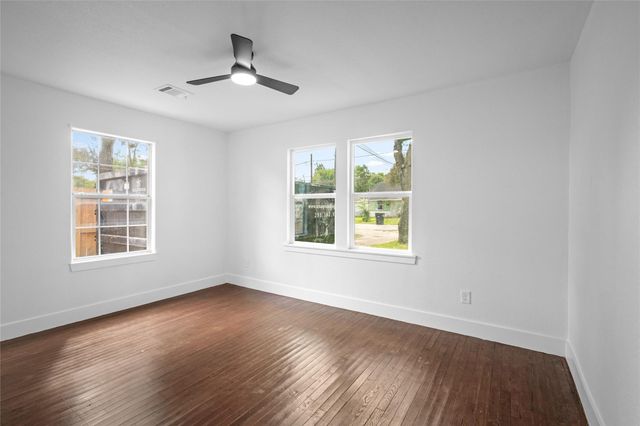 909 Knight Street, Houston, TX 77022