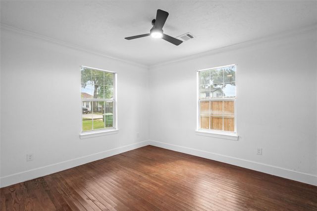 909 Knight Street, Houston, TX 77022
