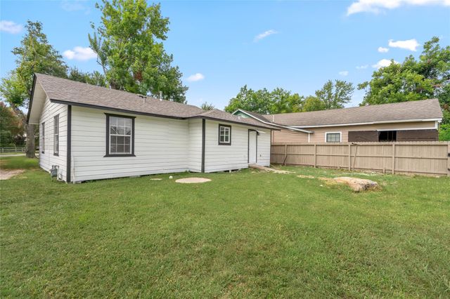 909 Knight Street, Houston, TX 77022