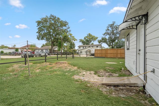 909 Knight Street, Houston, TX 77022