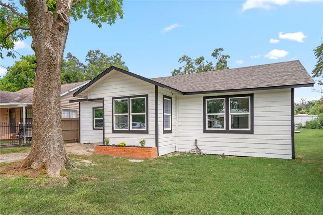 909 Knight Street, Houston, TX 77022