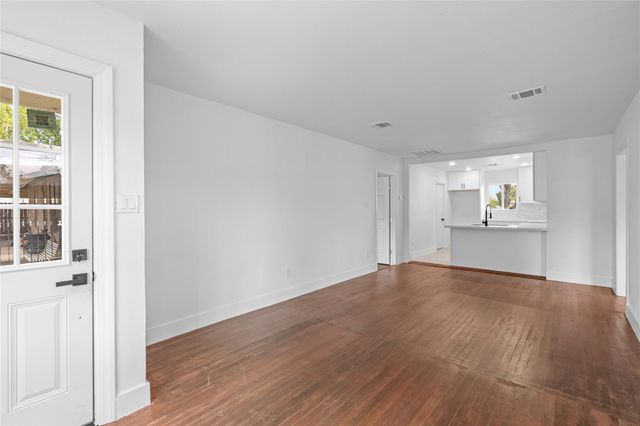 909 Knight Street, Houston, TX 77022