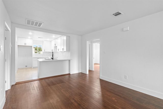 909 Knight Street, Houston, TX 77022