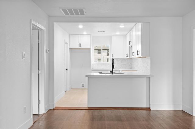 909 Knight Street, Houston, TX 77022