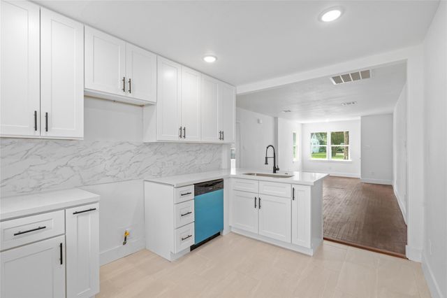 909 Knight Street, Houston, TX 77022