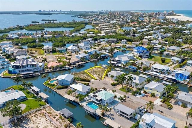 18 Avenida Carita, Fort Myers Beach, FL 33931