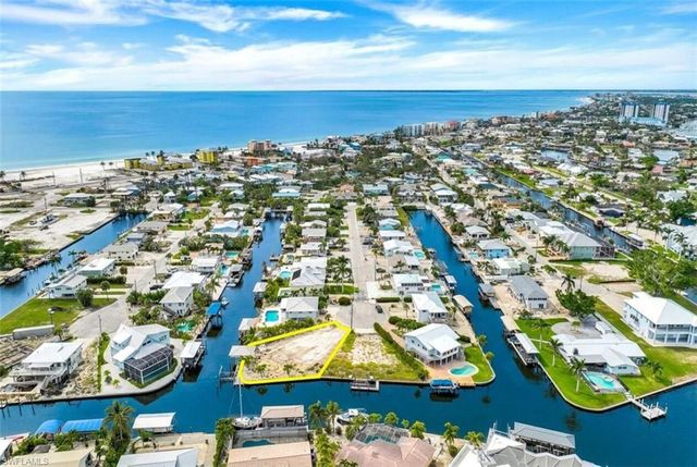18 Avenida Carita, Fort Myers Beach, FL 33931