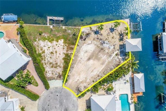18 Avenida Carita, Fort Myers Beach, FL 33931