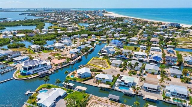 18 Avenida Carita, Fort Myers Beach, FL 33931