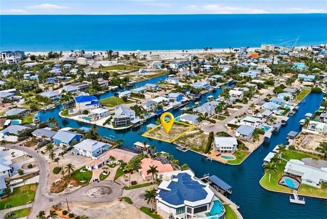 18 Avenida Carita, Fort Myers Beach, FL 33931