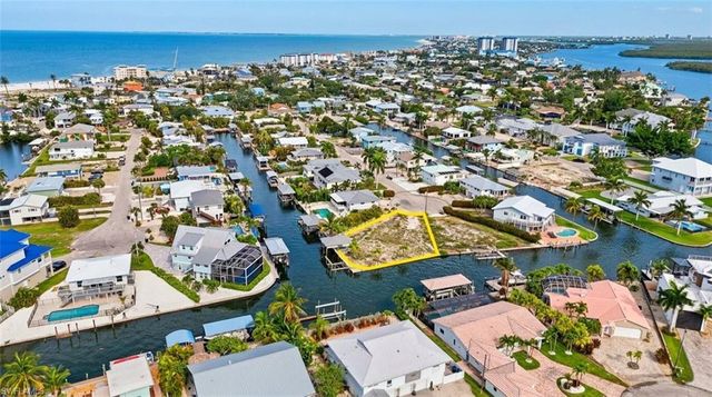 18 Avenida Carita, Fort Myers Beach, FL 33931