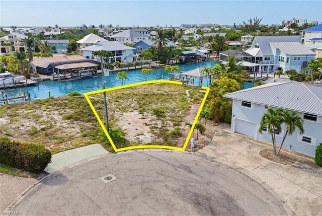 18 Avenida Carita, Fort Myers Beach, FL 33931