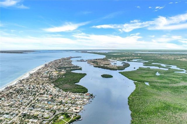 18 Avenida Carita, Fort Myers Beach, FL 33931