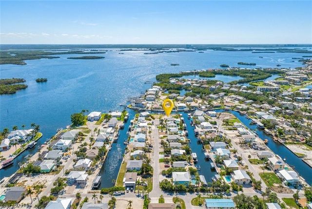 18 Avenida Carita, Fort Myers Beach, FL 33931