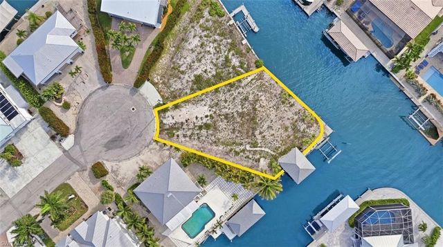 18 Avenida Carita, Fort Myers Beach, FL 33931