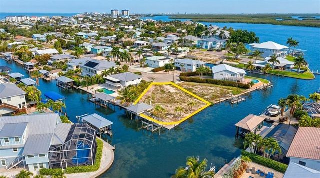 18 Avenida Carita, Fort Myers Beach, FL 33931
