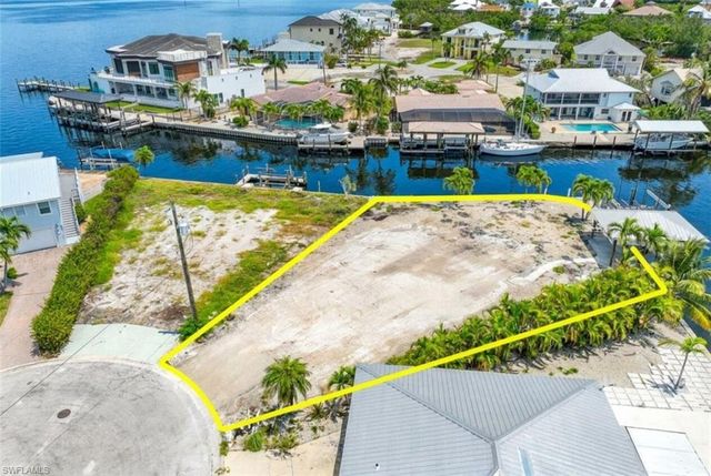 18 Avenida Carita, Fort Myers Beach, FL 33931