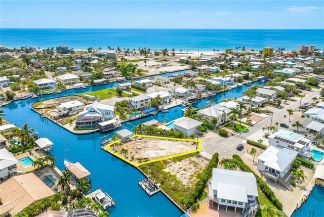 18 Avenida Carita, Fort Myers Beach, FL 33931