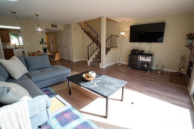 8323 Grenoble 32, Sunland (los Angeles), CA 91040