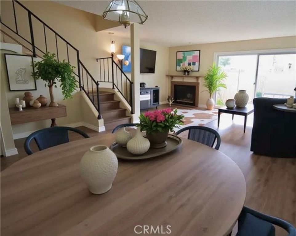 8323 Grenoble 32, Sunland (los Angeles), CA 91040