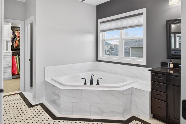 9889 Frederick Place, Eden Prairie, MN 55347