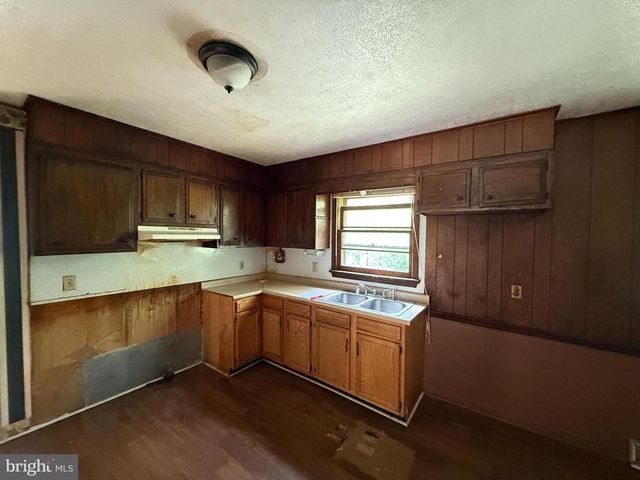 3154 FLAT RUN RD, Locust Grove, VA 22508