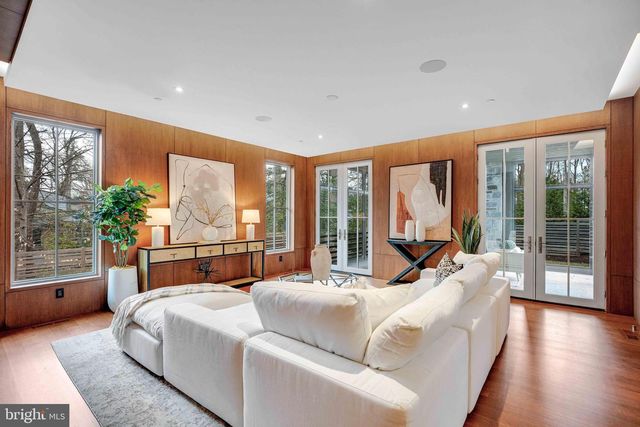 7029 LONGWOOD DR, Bethesda, MD 20817