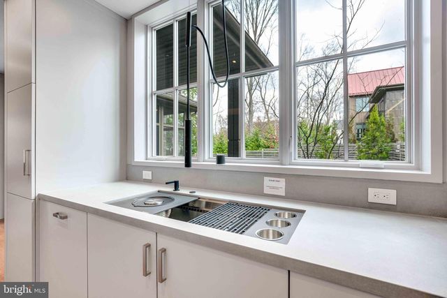 7029 LONGWOOD DR, Bethesda, MD 20817