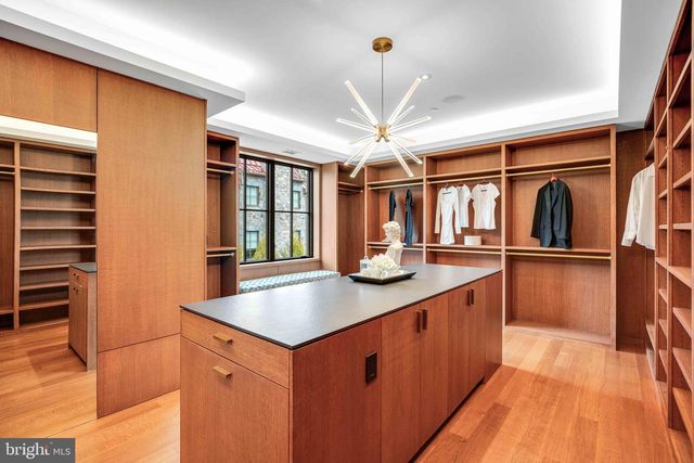 7029 LONGWOOD DR, Bethesda, MD 20817