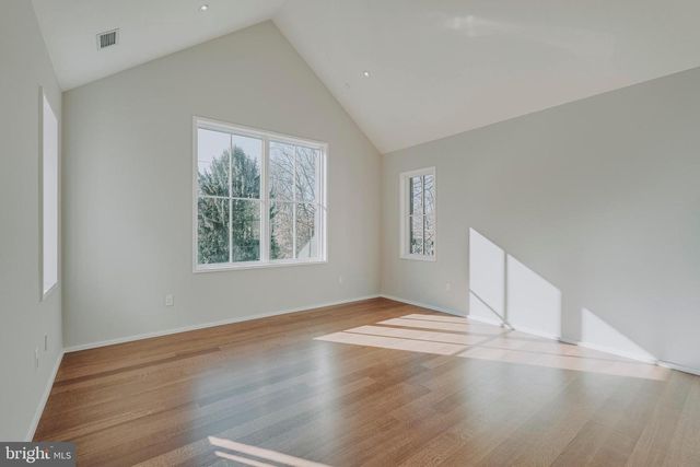 7029 LONGWOOD DR, Bethesda, MD 20817