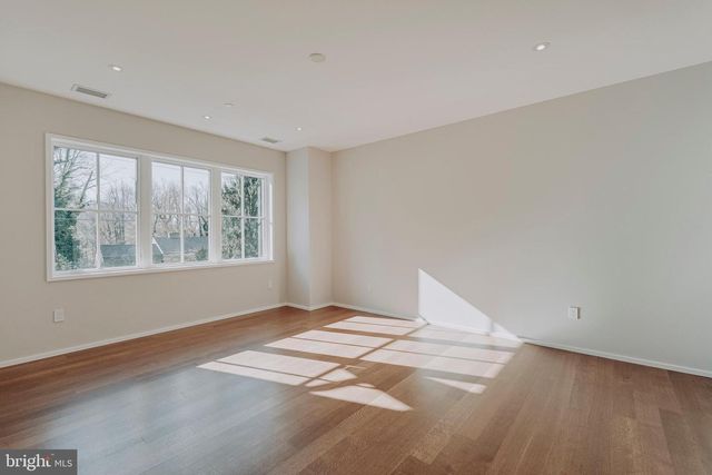 7029 LONGWOOD DR, Bethesda, MD 20817
