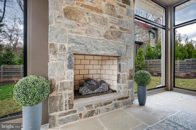 7029 LONGWOOD DR, Bethesda, MD 20817