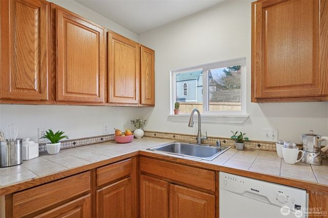 1213 S J Street, Tacoma, WA 98405