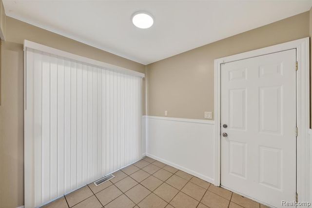 15654 Isabelle Street, Romulus, MI 48174