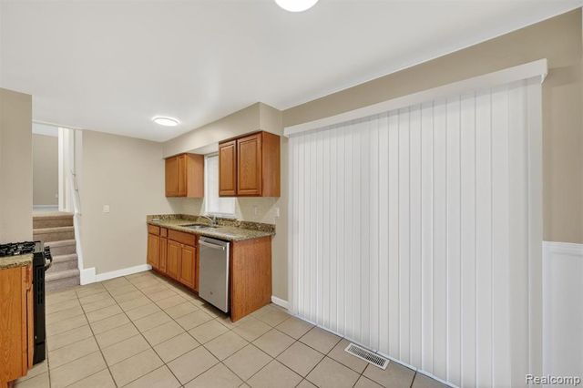 15654 Isabelle Street, Romulus, MI 48174