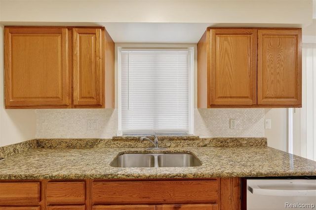 15654 Isabelle Street, Romulus, MI 48174