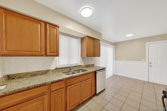 15654 Isabelle Street, Romulus, MI 48174