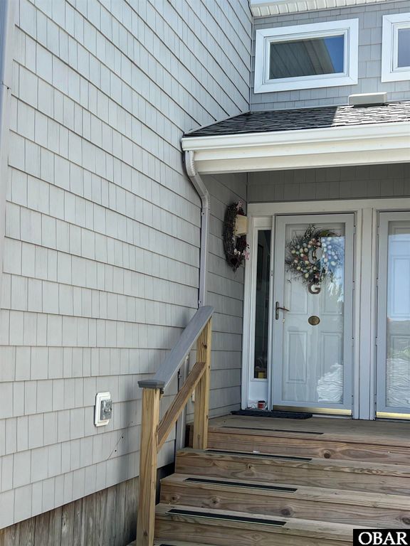 Image 4 of property listing at 1318 Duck Rd # G, Duck, NC 27949