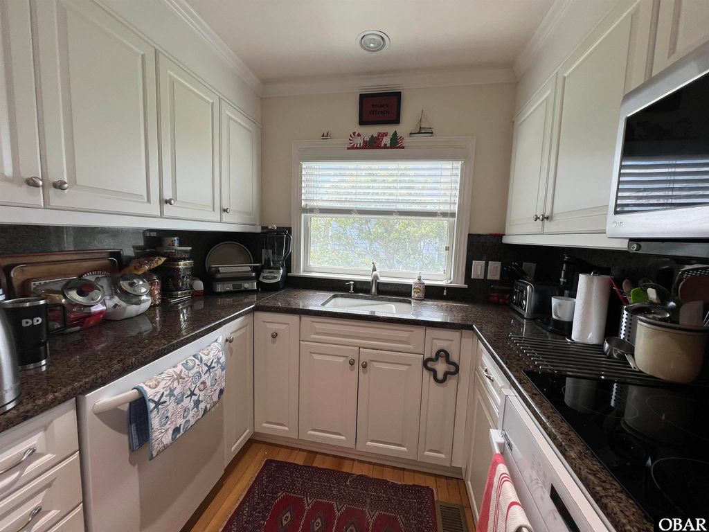 Image 9 of property listing at 1318 Duck Rd # G, Duck, NC 27949