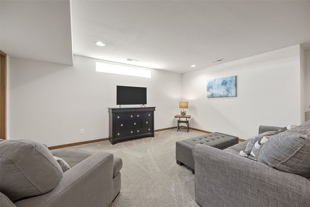 2028 Royal Oak Ridge Road, Marion, IA 52302