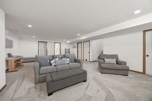 2028 Royal Oak Ridge Road, Marion, IA 52302