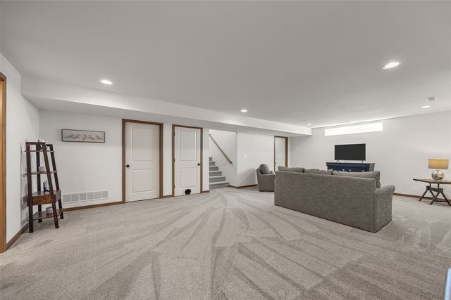 2028 Royal Oak Ridge Road, Marion, IA 52302