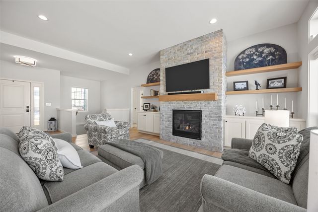 2028 Royal Oak Ridge Road, Marion, IA 52302